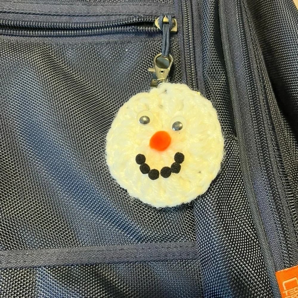 New 10 PC Set Christmas Holiday Winter Snowman Pin Clasp Bookbag Keychain Charm